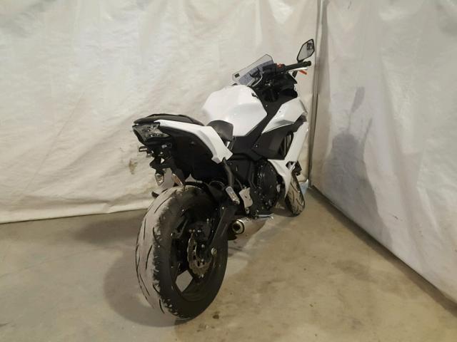 JKAEXEJ13HDA00775 - 2017 KAWASAKI EX650 J თეთრი ფოტო 4