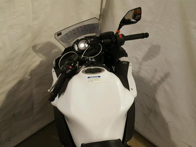 JKAEXEJ13HDA00775 - 2017 KAWASAKI EX650 J თეთრი ფოტო 5
