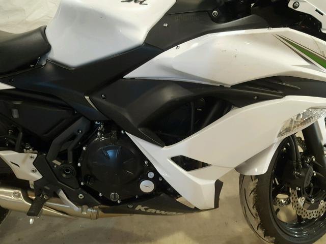 JKAEXEJ13HDA00775 - 2017 KAWASAKI EX650 J თეთრი ფოტო 7