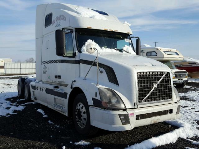 4V4NC9TG05N387271 - 2005 VOLVO VN WHITE photo 1