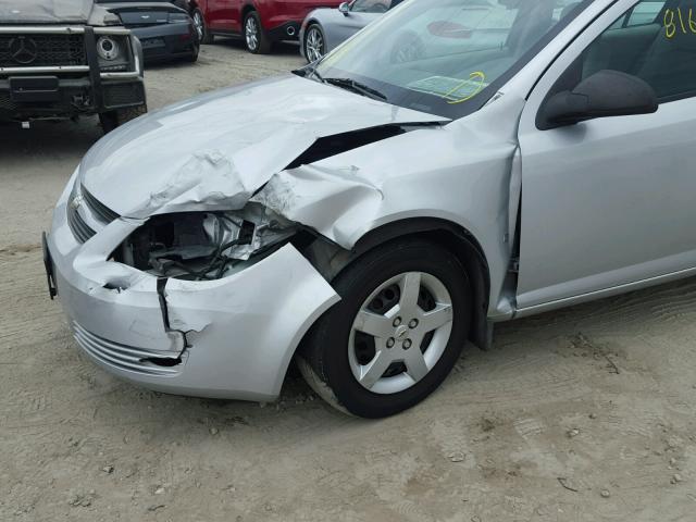 1G1AK55F277105495 - 2007 CHEVROLET COBALT LS SILVER photo 9