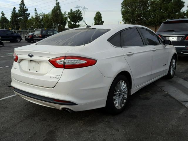 3FA6P0LU6DR303817 - 2013 FORD FUSION SE WHITE photo 4