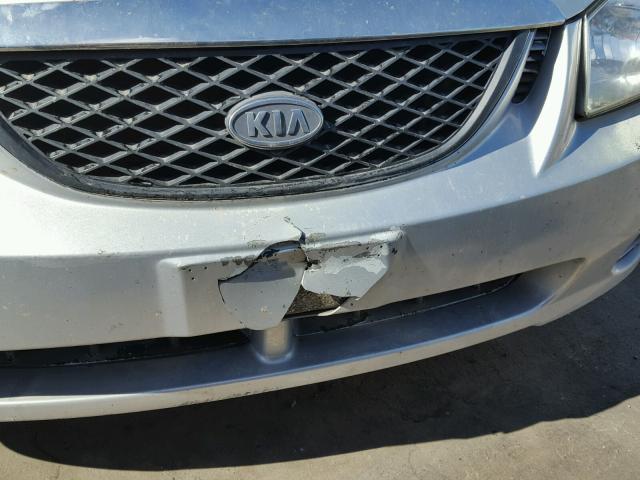 KNAFE162255069354 - 2005 KIA SPECTRA5 SILVER photo 9