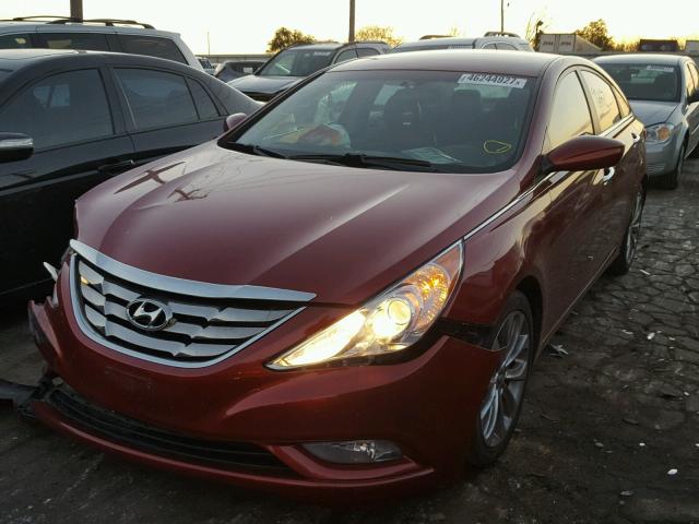 5NPEC4AB9BH246202 - 2011 HYUNDAI SONATA SE RED photo 2