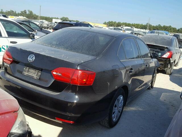 3VW2K7AJ7EM434498 - 2014 VOLKSWAGEN JETTA BASE BLACK photo 4