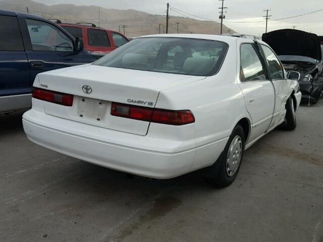 JT2BG28KXX0356397 - 1999 TOYOTA CAMRY LE WHITE photo 4