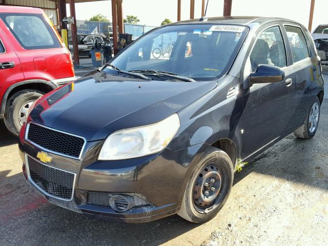 KL1TD66E69B401827 - 2009 CHEVROLET AVEO LS BLACK photo 2