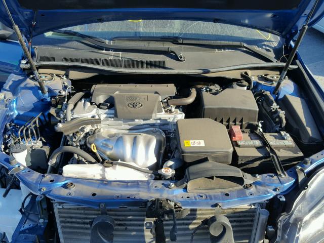 4T1BF1FK0HU718878 - 2017 TOYOTA CAMRY LE ლურჯი ფოტო 7