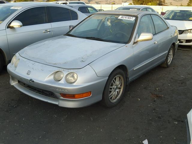 JH4DB7657YS001247 - 2000 ACURA INTEGRA LS SILVER photo 2