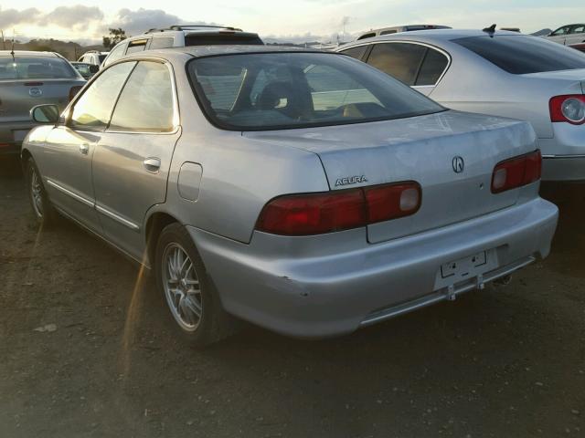 JH4DB7657YS001247 - 2000 ACURA INTEGRA LS SILVER photo 3