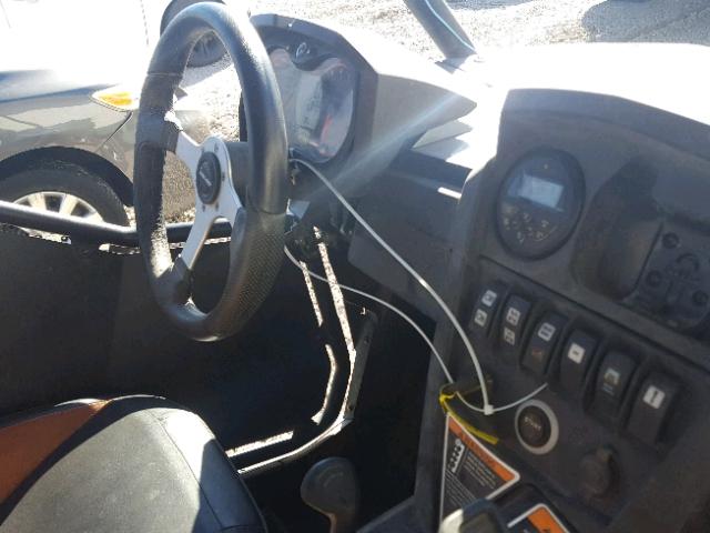 3JBKUAP25HJ000101 - 2017 CAN-AM COMMANDER GRAY photo 9