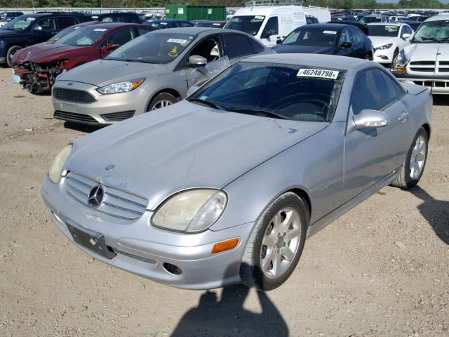 WDBKK49F12F247883 - 2002 MERCEDES-BENZ SLK 230 KO SILVER photo 2