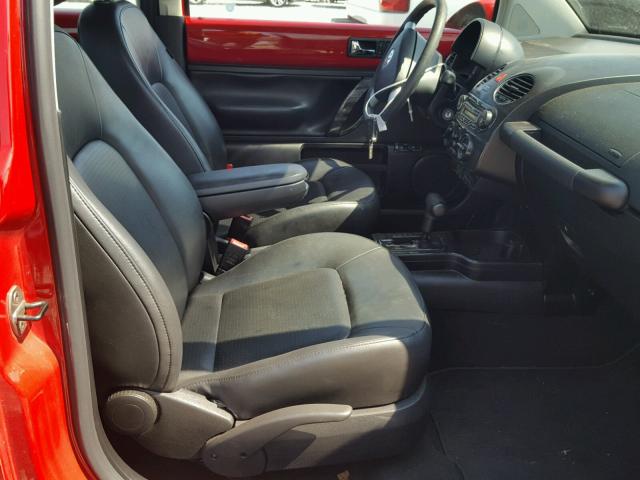 3VWPG3AG3AM015823 - 2010 VOLKSWAGEN NEW BEETLE 红色 照片 5