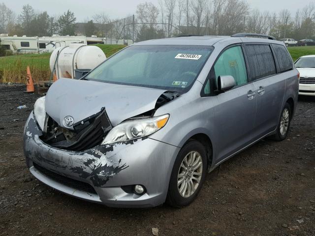 5TDYK3DC7BS095692 - 2011 TOYOTA SIENNA XLE SILVER photo 2