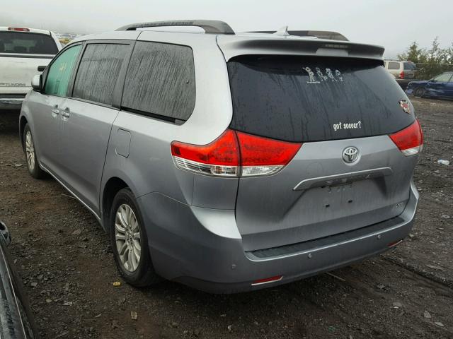 5TDYK3DC7BS095692 - 2011 TOYOTA SIENNA XLE SILVER photo 3