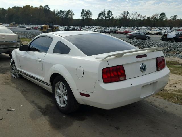 1ZVFT80N165240047 - 2006 FORD MUSTANG WHITE photo 3