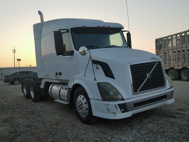 4V4NC9GG14N358998 - 2004 VOLVO VN WHITE photo 1