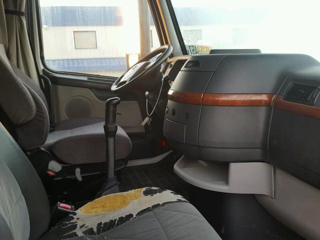 4V4NC9GG14N358998 - 2004 VOLVO VN WHITE photo 5