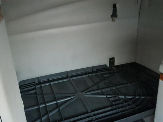 4V4NC9GG14N358998 - 2004 VOLVO VN WHITE photo 6