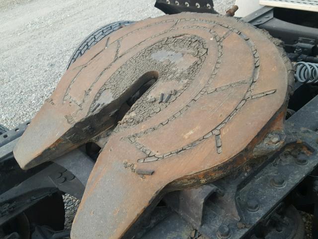 4V4NC9GG14N358998 - 2004 VOLVO VN WHITE photo 9