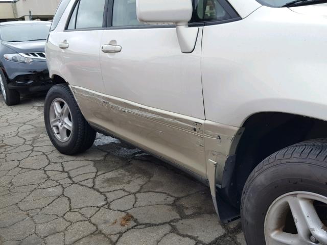 JT6GF10U8Y0057555 - 2000 LEXUS RX 300 WHITE photo 9