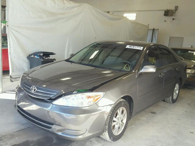 4T1BE32K24U792690 - 2004 TOYOTA CAMRY LE GRAY photo 2