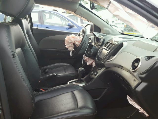 1G1JE5SBXG4143759 - 2016 CHEVROLET SONIC GRAY photo 5