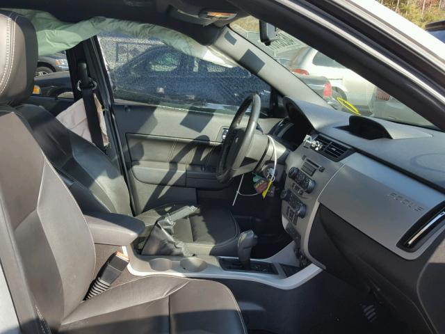 1FAHP3HN1AW239335 - 2010 FORD FOCUS SEL SILVER photo 5