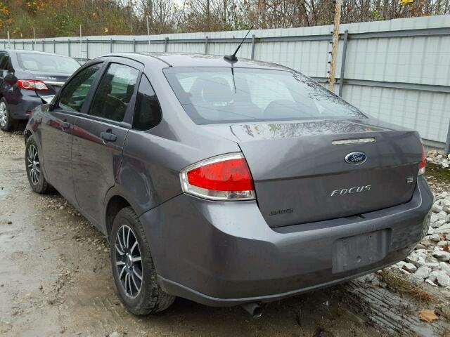 1FAHP3FN0AW286262 - 2010 FORD FOCUS SE GRAY photo 3