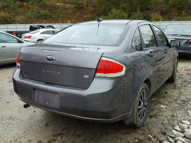 1FAHP3FN0AW286262 - 2010 FORD FOCUS SE GRAY photo 4