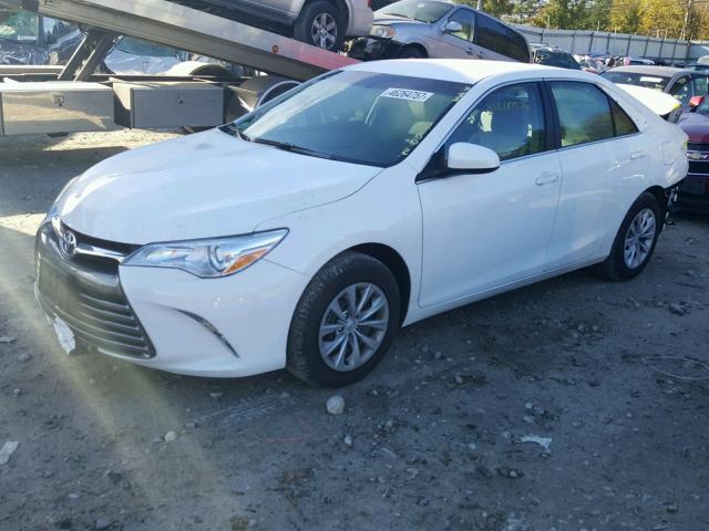 4T1BF1FK4HU811399 - 2017 TOYOTA CAMRY LE თეთრი ფოტო 2