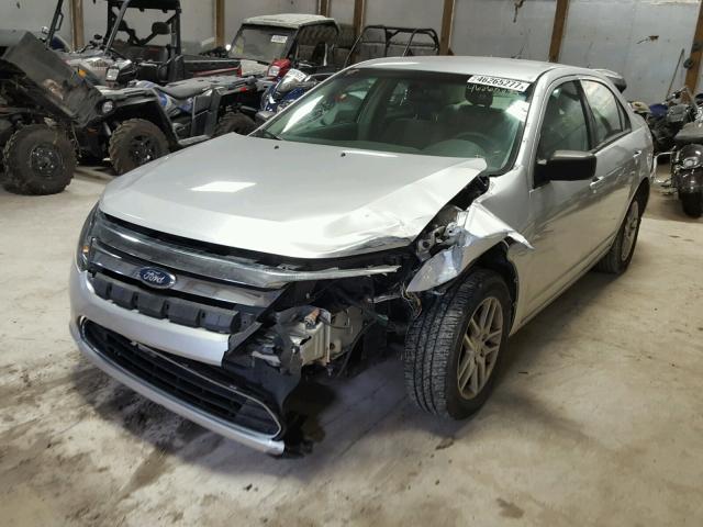 3FAHP0GA8CR268396 - 2012 FORD FUSION S SILVER photo 2