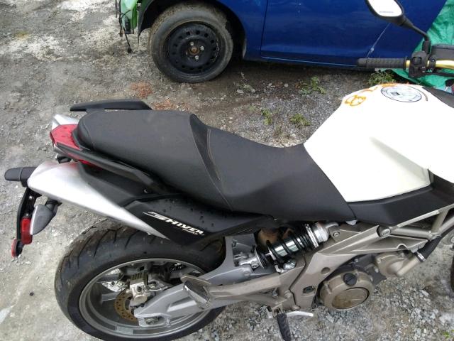 ZD4RAC006AS001377 - 2010 APRILIA SHIVER 750 WHITE photo 6