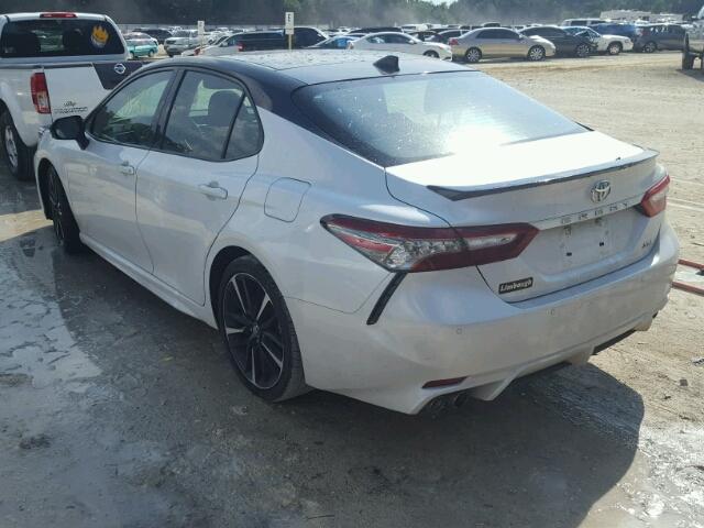 4T1B61HK6JU027938 - 2018 TOYOTA CAMRY XSE WHITE photo 3