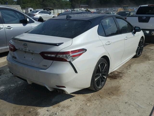 4T1B61HK6JU027938 - 2018 TOYOTA CAMRY XSE WHITE photo 4