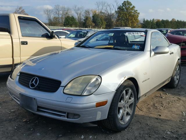 WDBKK47F6XF131881 - 1999 MERCEDES-BENZ SLK 230 KO SILVER photo 2