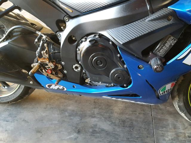 JS1GR7MA8F2100094 - 2015 SUZUKI GSX-R750 BLUE photo 7