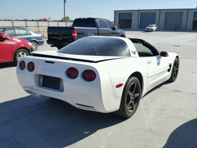 1G1YY22G415109706 - 2001 CHEVROLET CORVETTE WHITE photo 4