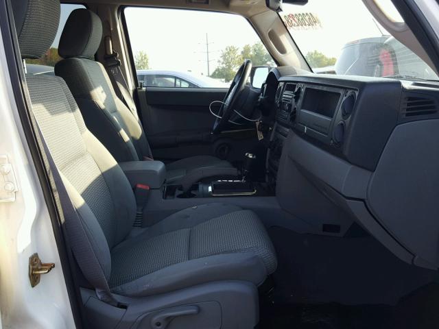 1J8HG48K16C280085 - 2006 JEEP COMMANDER YELLOW photo 5