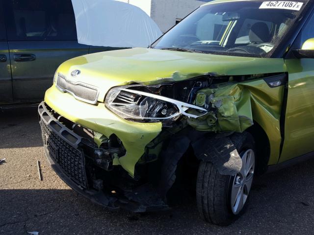 KNDJN2A22E7734557 - 2014 KIA SOUL GREEN photo 9