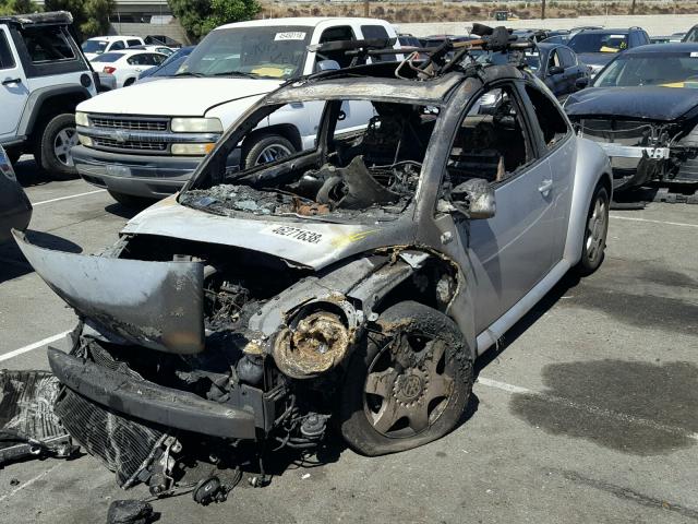 3VWCT21C61M410810 - 2001 VOLKSWAGEN NEW BEETLE 银色 照片 2