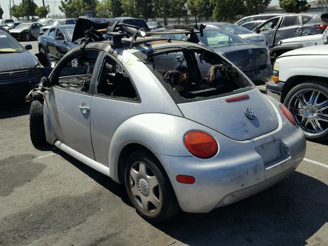 3VWCT21C61M410810 - 2001 VOLKSWAGEN NEW BEETLE 银色 照片 3