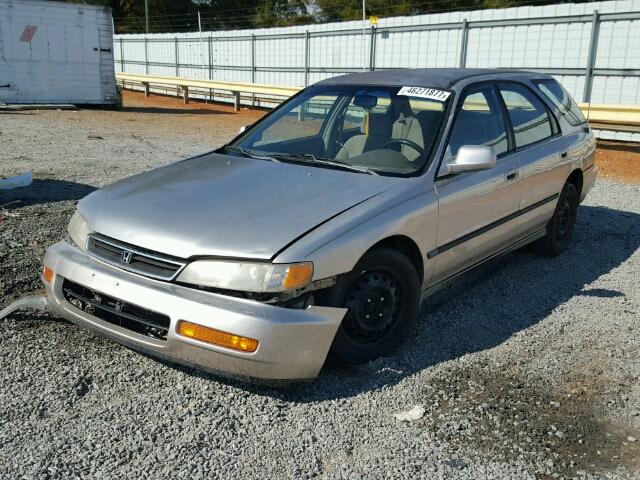 1HGCE1825TA000635 - 1996 HONDA ACCORD LX GRAY photo 2