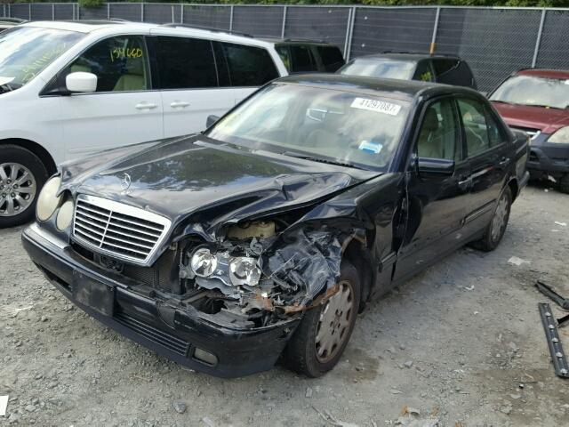 WDBJF65HXXA753946 - 1999 MERCEDES-BENZ E 320 BLACK photo 2