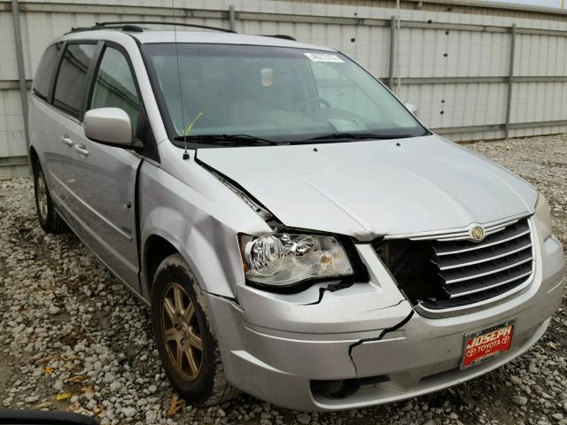 2A8HR54P58R709319 - 2008 CHRYSLER TOWN & COU SILVER photo 1