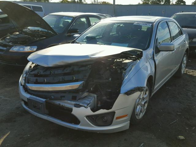 3FAHP0HA6BR304633 - 2011 FORD FUSION SE SILVER photo 2