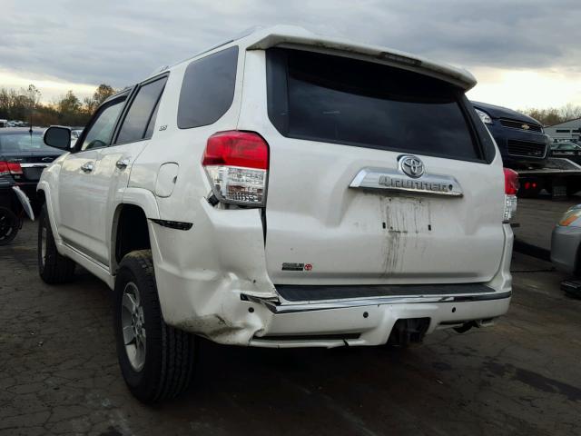 JTEBU5JR2B5038743 - 2011 TOYOTA 4RUNNER SR WHITE photo 3