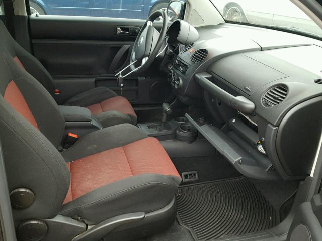 3VWCK31C95M405809 - 2005 VOLKSWAGEN NEW BEETLE 黑色 照片 5