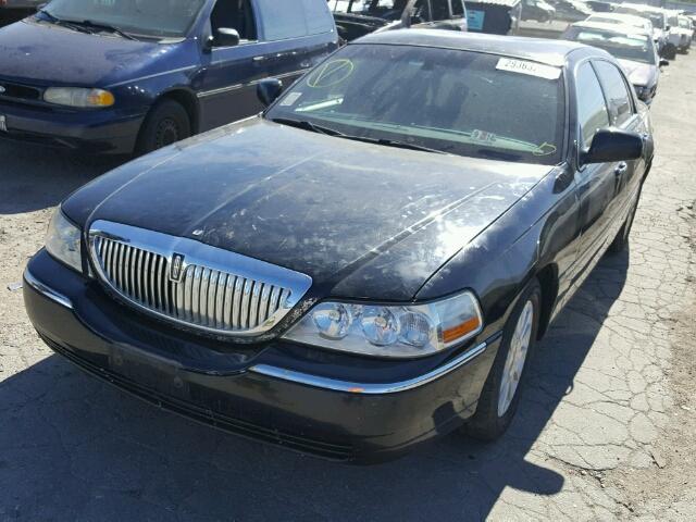 1LNHM81W57Y607379 - 2007 LINCOLN TOWN CAR BLACK photo 2