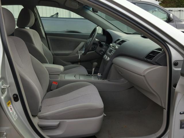 4T4BF3EK2AR067942 - 2010 TOYOTA CAMRY BASE SILVER photo 5